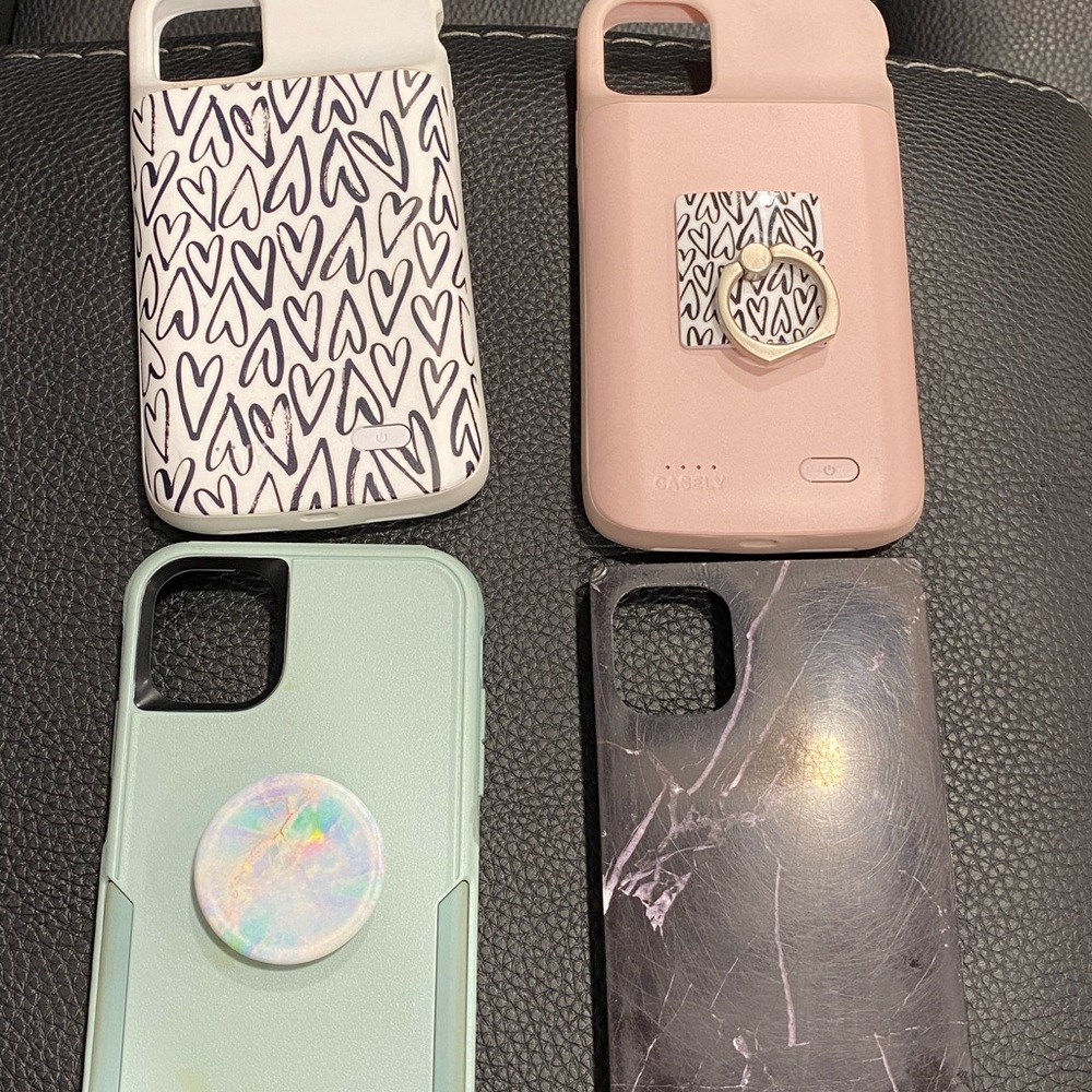 iPhone 11 cases - 2 charging cases & 2 regular